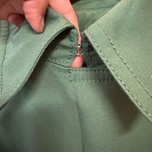 Ann Taylor Classic Green Pleated Back Trench Coat - Picture 6 of 11